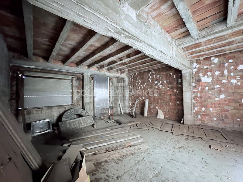 Foto 29f44897-54e3-45f8-bce3-3309e2fc3ea5. Edifici a Oliva pueblo Oliva