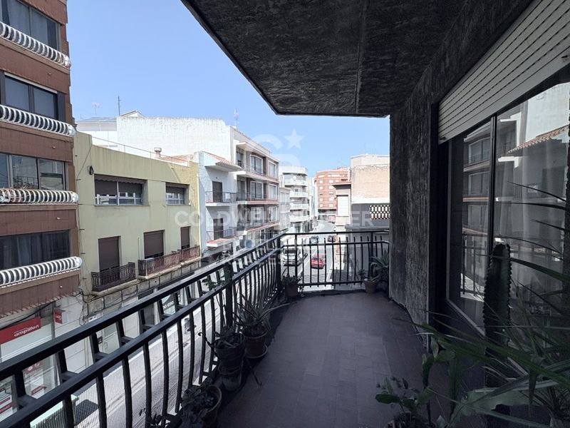 Foto 45e27ecc-f45c-48e3-b0b8-0dcda95680e3. Edifici a Oliva pueblo Oliva