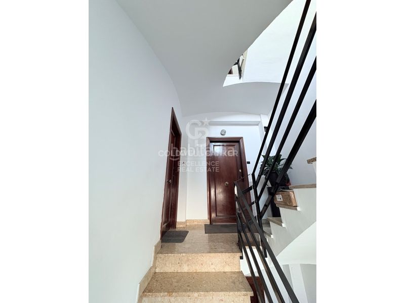 Foto 58bddf75-5083-4de1-a2e5-6f6a59db8b66. Edifici a Oliva pueblo Oliva