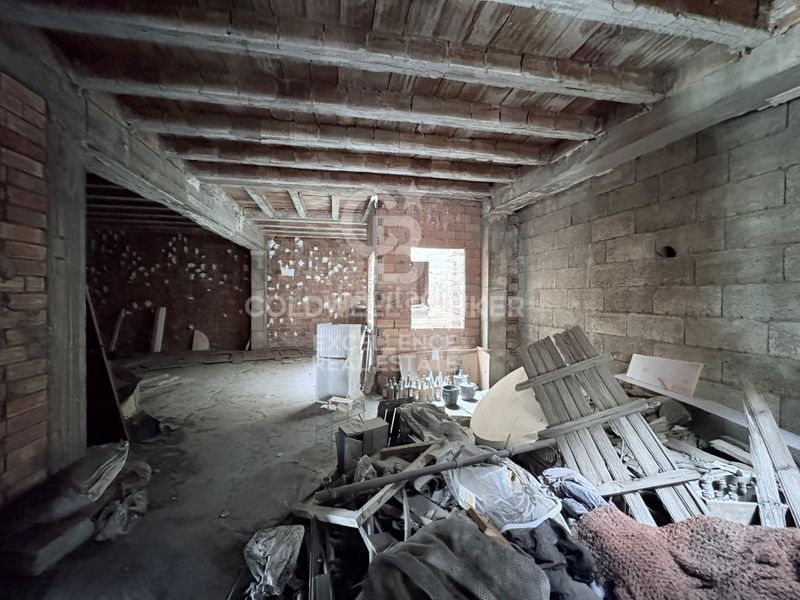 Foto 5f469cec-f228-4c3a-9a83-0f42d5fa4c67. Edifici a Oliva pueblo Oliva