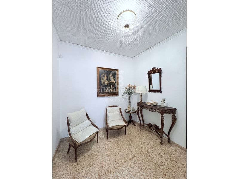 Foto 6a69729a-9d62-4ea1-a758-b68a88010753. Edifici a Oliva pueblo Oliva