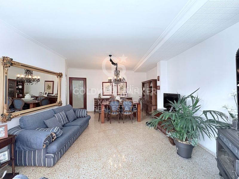 Foto 73bf1c22-c1c7-4c51-b4c3-3cb201644a86. Edifici a Oliva pueblo Oliva