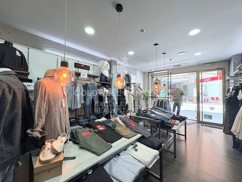 Foto 8e3c2f61-35a8-435f-aa81-39f29f421f71. Edifici a Oliva pueblo Oliva