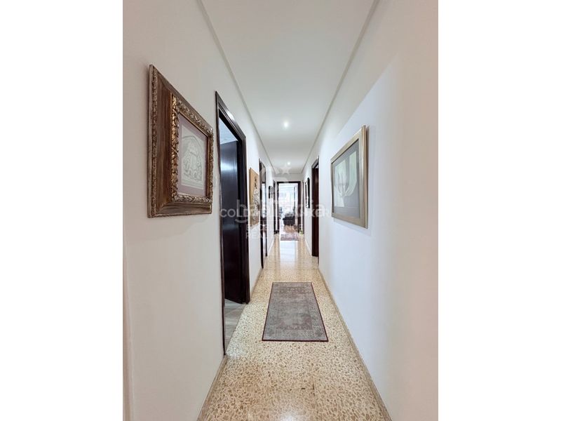 Foto b5c762c9-bfd8-449a-87dd-5c1b5c836f96. Edifici a Oliva pueblo Oliva