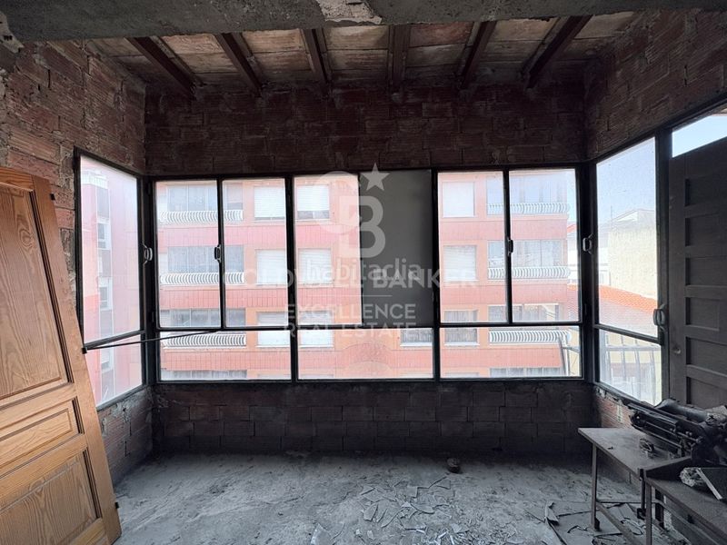 Foto d0a19b4a-a7a0-4795-bf75-ea5d3a552afc. Edifici a Oliva pueblo Oliva