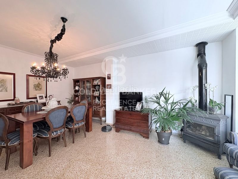 Foto e8864e72-f6e1-4d2f-b523-d34726f0f782. Edifici a Oliva pueblo Oliva