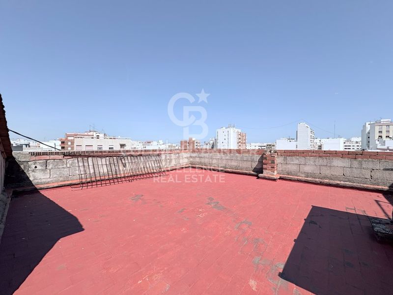 Foto eb6d542c-77f5-48ac-8cb0-7532694cbe79. Edifici a Oliva pueblo Oliva