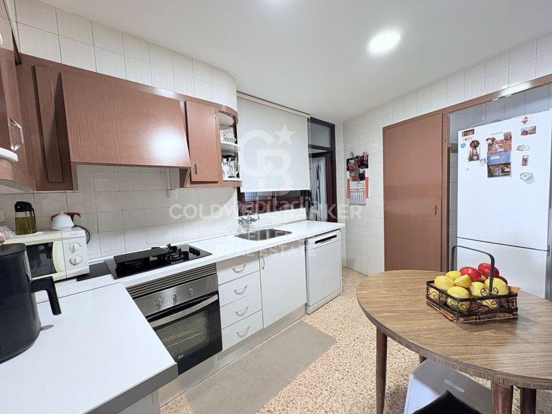 Foto ebebeb8b-25fb-445b-b61e-6d9bf6f5b4d9. Edifici a Oliva pueblo Oliva