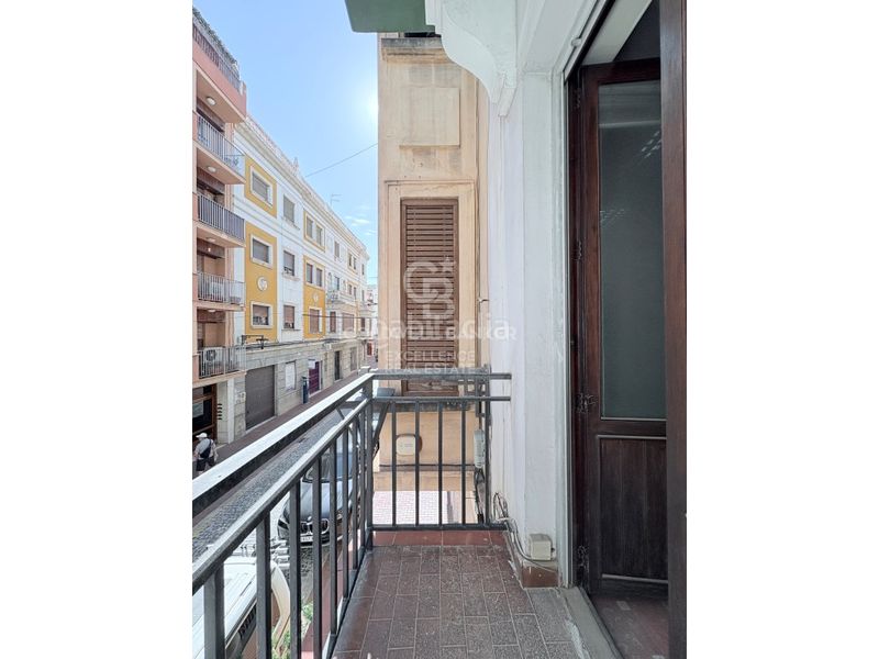 Foto d74d4c06-ecc8-44dc-9d63-da923b880367. Pis a Oliva pueblo Oliva