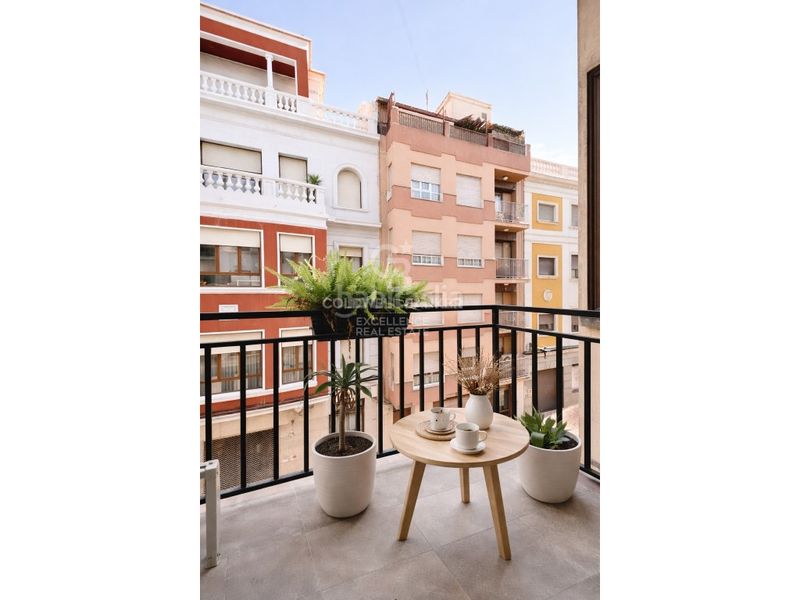 Foto e437ed8f-b14d-4a28-89c5-72c6477072ed. Pis a Oliva pueblo Oliva