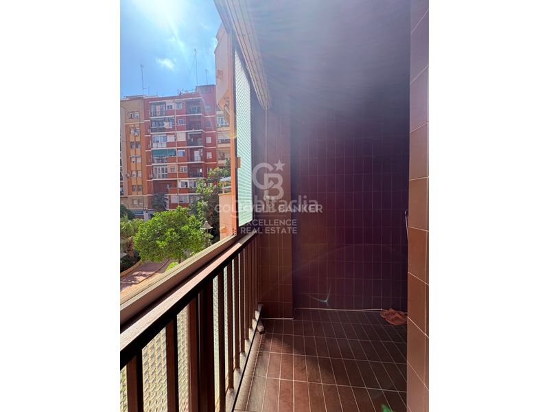 Piso amplio y luminoso piso con 2 terrazas en zona amistad en Valencia - Imagen 17