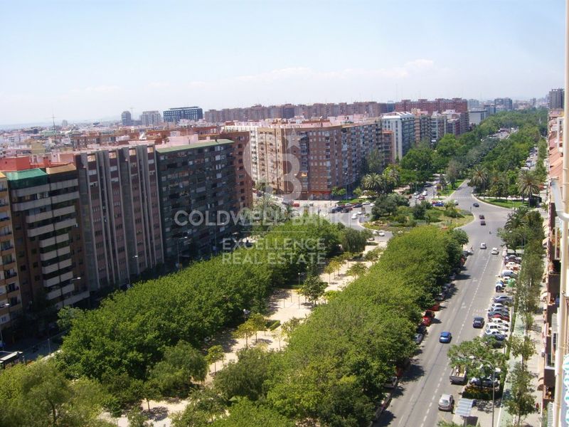 Piso amplio y luminoso piso con 2 terrazas en zona amistad en Valencia - Imagen 29