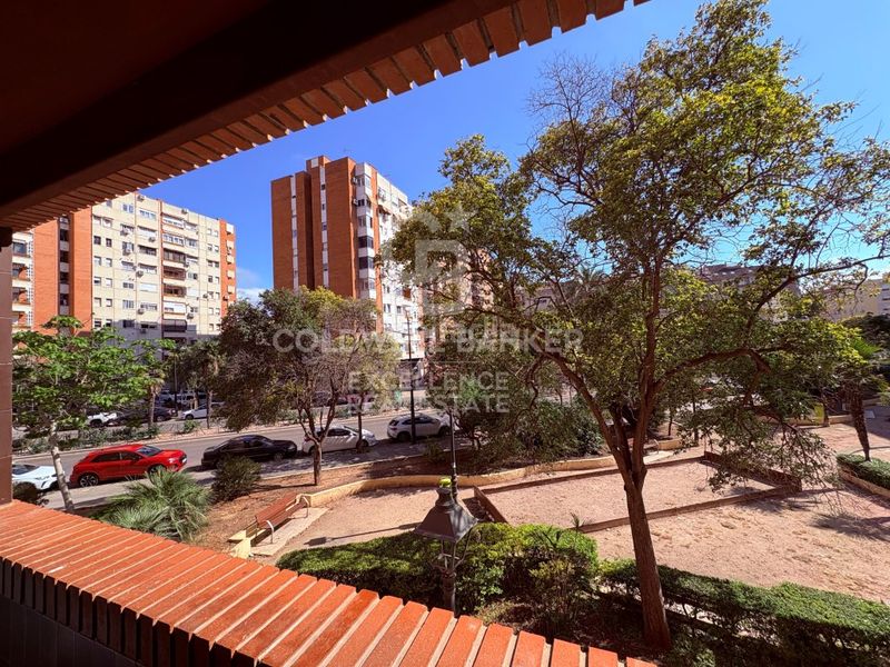 Piso amplio y luminoso piso con 2 terrazas en zona amistad en Valencia - Imagen 24