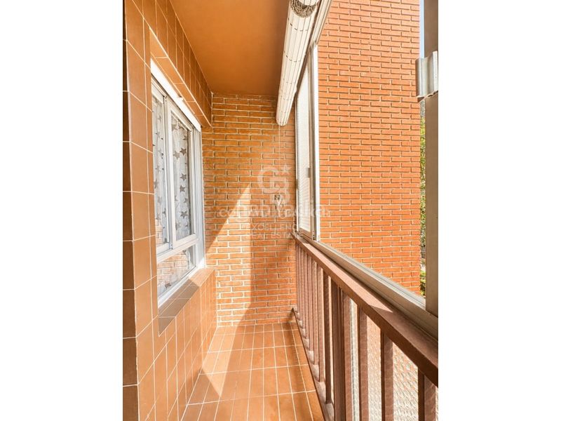 Piso amplio y luminoso piso con 2 terrazas en zona amistad en Valencia - Imagen 16