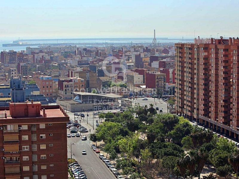 Piso amplio y luminoso piso con 2 terrazas en zona amistad en Valencia - Imagen 31