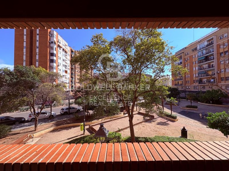 Piso amplio y luminoso piso con 2 terrazas en zona amistad en Valencia - Imagen 23