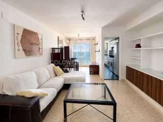 Etagenwohnung  Calle unio. Amplio piso con terraza, vistas el mar y parking en port saplaya