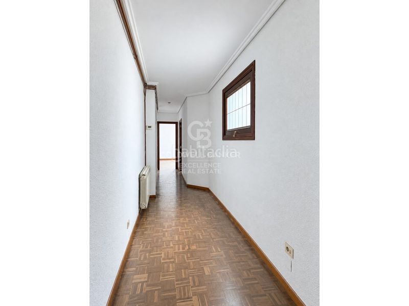 Foto 540e7869-7af6-4dc0-a439-7262f630bb60. Etagenwohnung mit parking in Arrancapins Valencia