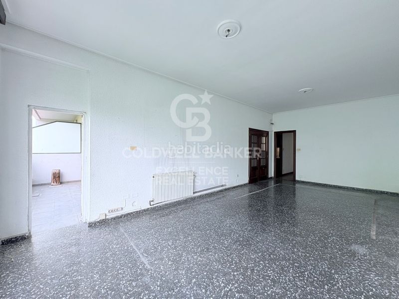 Piso luminoso con terraza y garaje en gran vía ramón y cajal en Valencia - Imagen 3