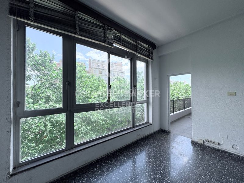 Piso luminoso con terraza y garaje en gran vía ramón y cajal en Valencia - Imagen 10