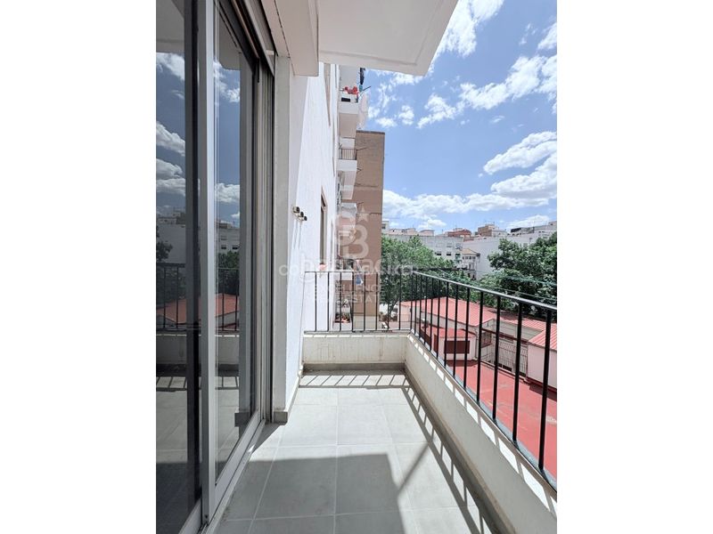 Piso luminoso con terraza y garaje en gran vía ramón y cajal en Valencia - Imagen 23