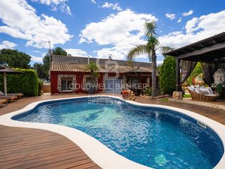Chalet  Calle tamarius dels. Villa exclusiva de 400 m con piscina y jardín a 100 m de la play