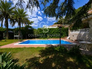 Casa  Calle jacinto benavente. Espectacular villa en santa apolonia con 1.648 m de parcela.