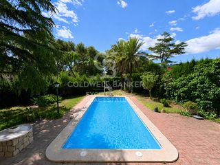 Maison  Calle jacinto benavente. Espectacular villa en santa apolonia con 1.648 m de parcela.