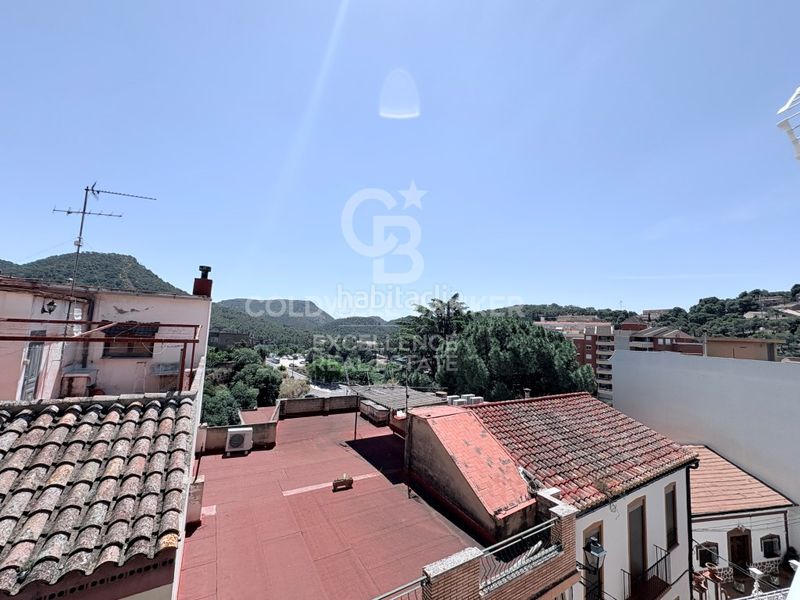 Foto 83fbef3f-a370-4233-969d-799247d76b49. Casa amb aparcament a Serra