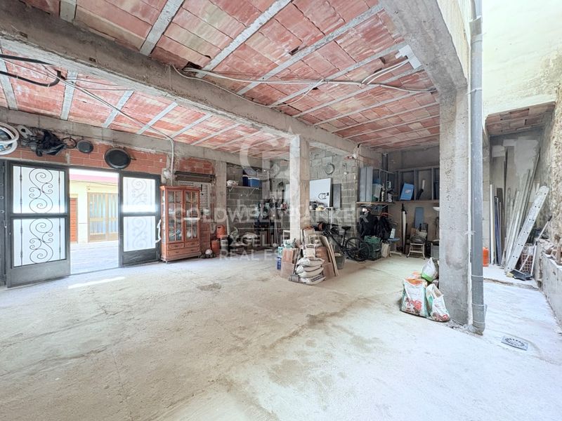 Foto c8bf9f1b-3000-4e7e-9203-1cb1ea5a09e8. Casa amb aparcament a Serra