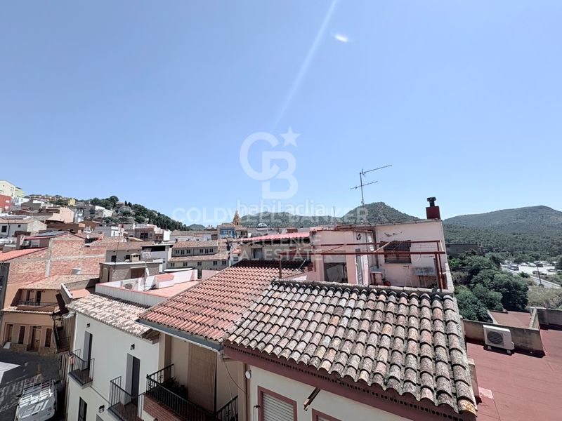 Foto fdbae801-d483-4c77-a4a6-cd7054488b49. Casa amb aparcament a Serra