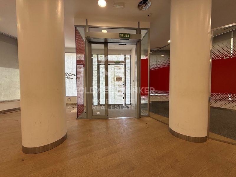 Foto 5c567e82-0bd3-4430-9b12-8c6d78f5366f. Local comercial a Gran Via Valencia