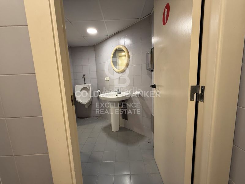 Foto d633f979-51a9-418d-aa84-351fa947adbd. Local comercial a Gran Via Valencia