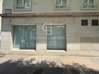 Local Comercial a Avenida Reino de Valencia