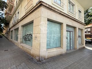Local Comercial  Avenida reino de valencia. Local comercial en chaflán con gran fachada y máxima visibilidad