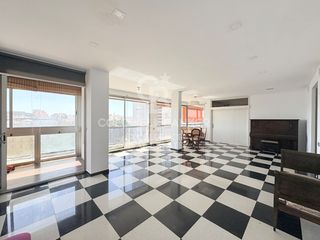 Location Appartement  Calle cronista carreres. Exclusiva vivienda de 225 m con 2 terrazas, garaje y vistas a pu