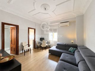 Flat  Calle pedro aleixandre. Elegante piso de 109 m con gran potencial a un paso de ruzafa