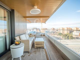 Pis  N/a. Magnifico piso con terraza de 40m2, urbanizacin con piscina, pa