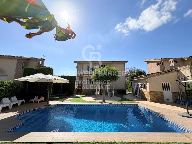 Foto 8da39c1e-0d9e-4016-8160-d15493478433. Xalet amb calefacció aparcament piscina a La Loma Chiva