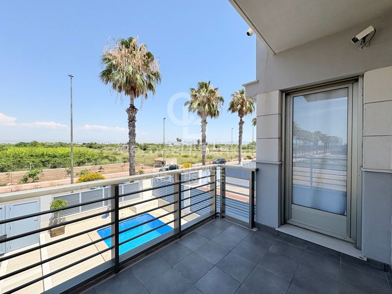 Foto 03505610-6971-4d23-9e61-c3d5e8bbfbac. Casa adossada amb aparcament piscina a Playa Burriana