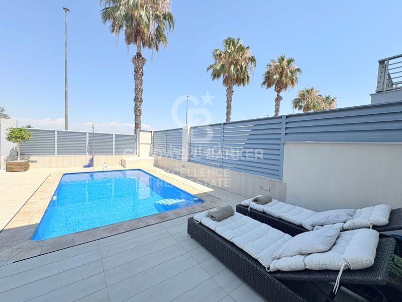Foto 28bd89d6-4054-41bc-9ff7-0cd7ee6ab5af. Maison jumelée avec parking piscine dans Playa Burriana