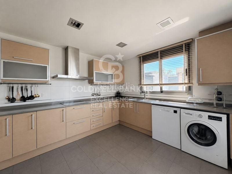 Foto 51f2f8f7-2a60-4a92-9743-6fc98b3ac6d6. Casa adossada amb aparcament piscina a Playa Burriana