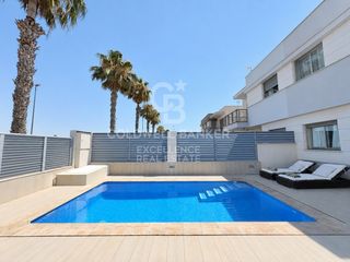 Casa a schiera  Avenida vicente cañada blanch. Villa pareada con piscina y 3 terrazas a 5 minutos del puerto