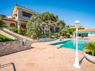 Maison  N/a. Villa de lujo en urbanización exclusiva sierra perenchiza, 556m2