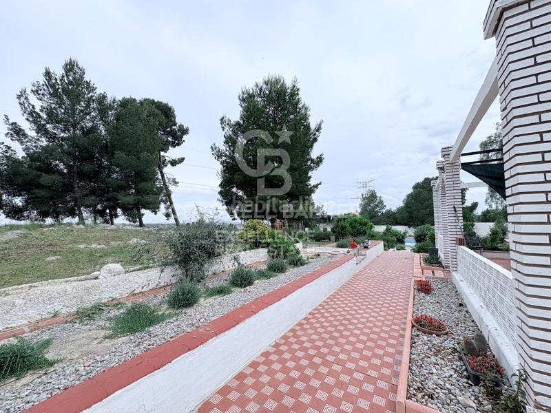 Foto e529b009-dea4-49de-8e4c-3a9f22246910. Xalet amb aparcament piscina a Riba - roja de Túria