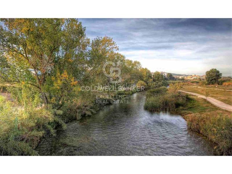 Foto fb81670e-5b7a-4f34-b54b-5e8cf0d20584. Xalet amb aparcament piscina a Riba - roja de Túria
