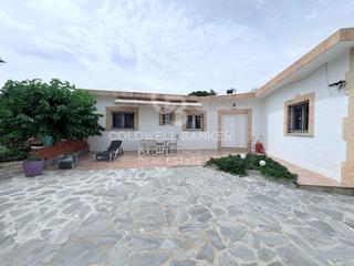 Chalet en Riba - roja de Túria. Finca rustica semireformada compuesta de 3 casas independientes,