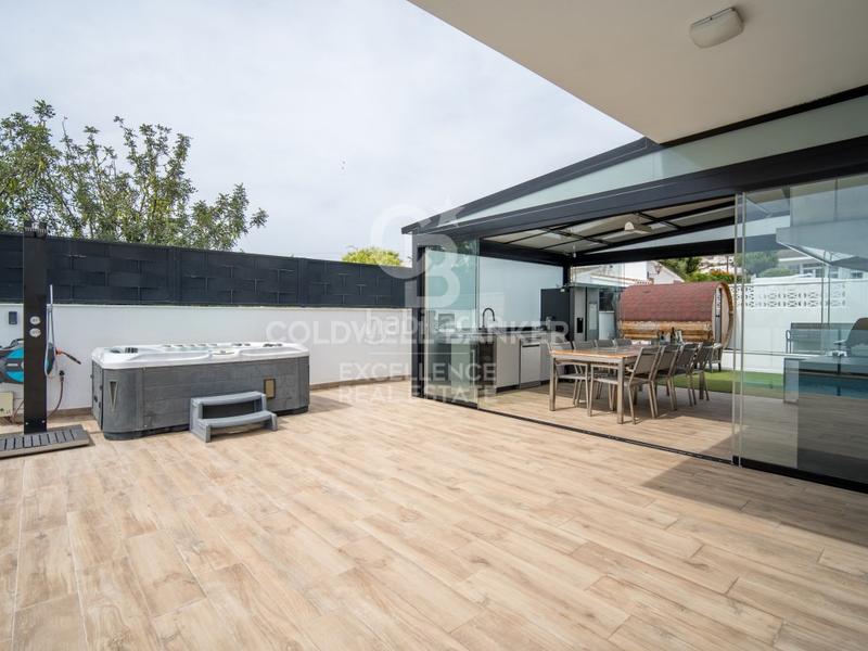 Foto 7e3ff81f-eb7d-4227-9c0f-e1915e5ed883. Casa impresionante villa de lujo con estilo moderno e ibicenco en urbanización exclusiva e en Calp