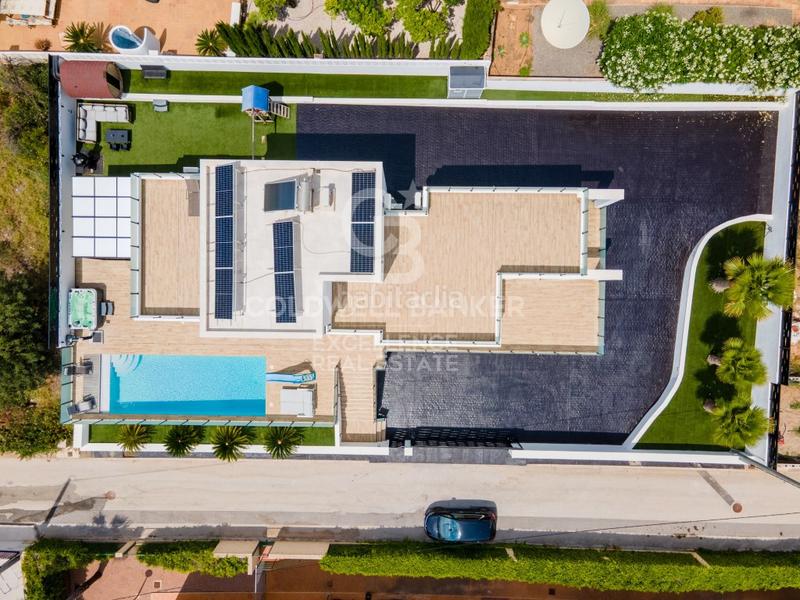 Foto 8841f92e-e0d6-46b6-8e7c-c3ed9fdd1045. Casa impresionante villa de lujo con estilo moderno e ibicenco en urbanización exclusiva e en Calp