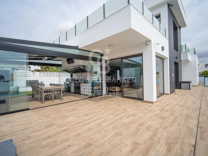Foto a848885f-1901-4bd8-89b8-e6007b832893. Casa impresionante villa de lujo con estilo moderno e ibicenco en urbanización exclusiva e en Calp